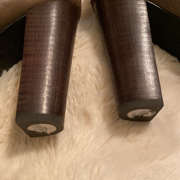 Taupe colored boots - Picture 5 of 7